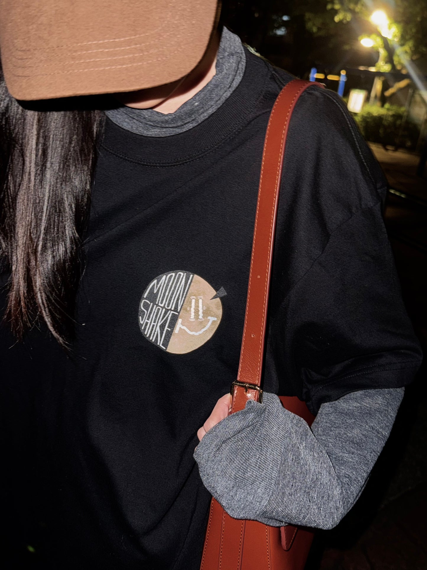 MoonD'shake [moon·dɪ·shake] Tee（黑）